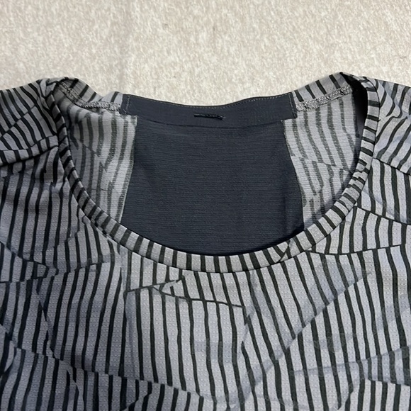 Lululemon shirt - Picture 3 of 4